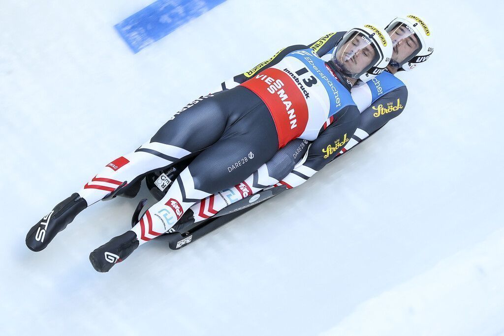 Elf Monate nach einem Horrorsturz führt Rodler Thomas Steu die Weltcupwertung an.