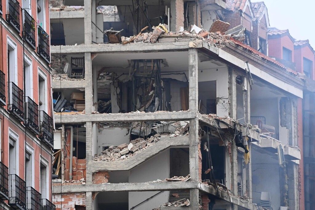 Mehrstöckiges Gebäude in Madrid bei Explosion zerstört