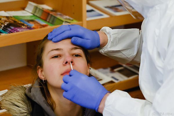Zahl der Corona-Neuinfektionen in Deutschland sinkt weiter