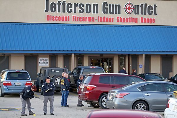 Drei Tote nach Schüssen in Waffen-Outlet in den USA