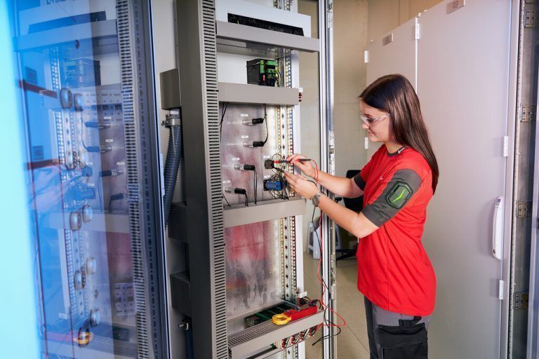 2020 wurde mit 920 Mitarbeitern ein vorläufiger Umsatz von 156 Mill. Euro erzielt. omicron