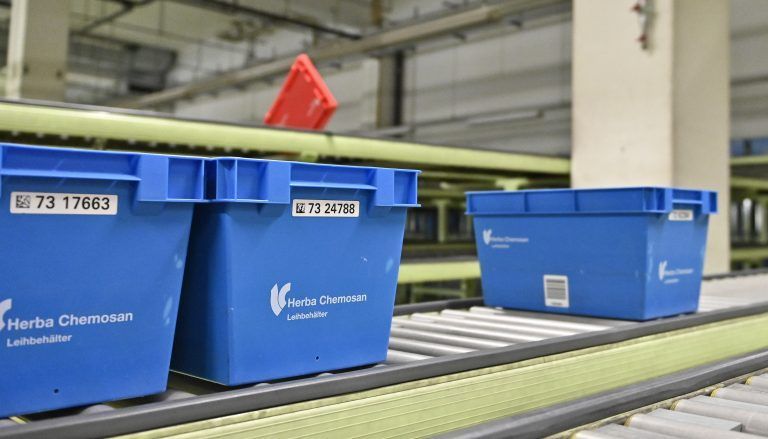 Die erste Tranche des AstraZeneca-Impfstoffs kam gestern in Österreich an. <span class="copyright">APA</span>