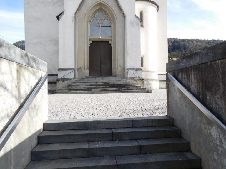 Mit der Fertigstellung – die im Frühjahr vorgesehen ist – wird die Pfarrkirche in Weiler auch barrierefrei zugänglich sein. <span class="copyright">Mäser</span>