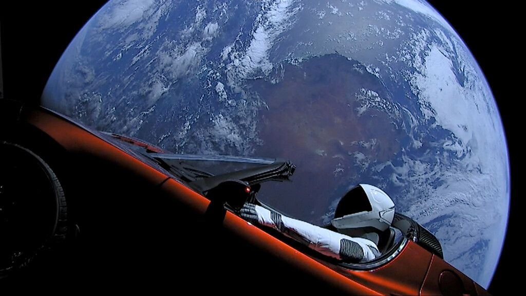 Tesla seit drei Jahren im All unterwegs