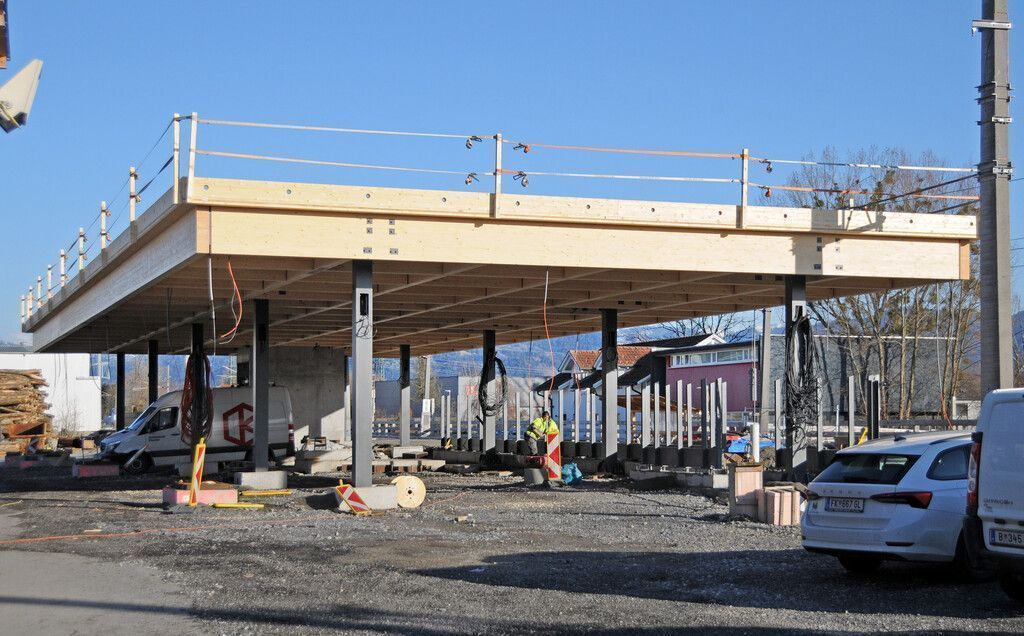 Abbruch des alten Harder Bahnhofs im März