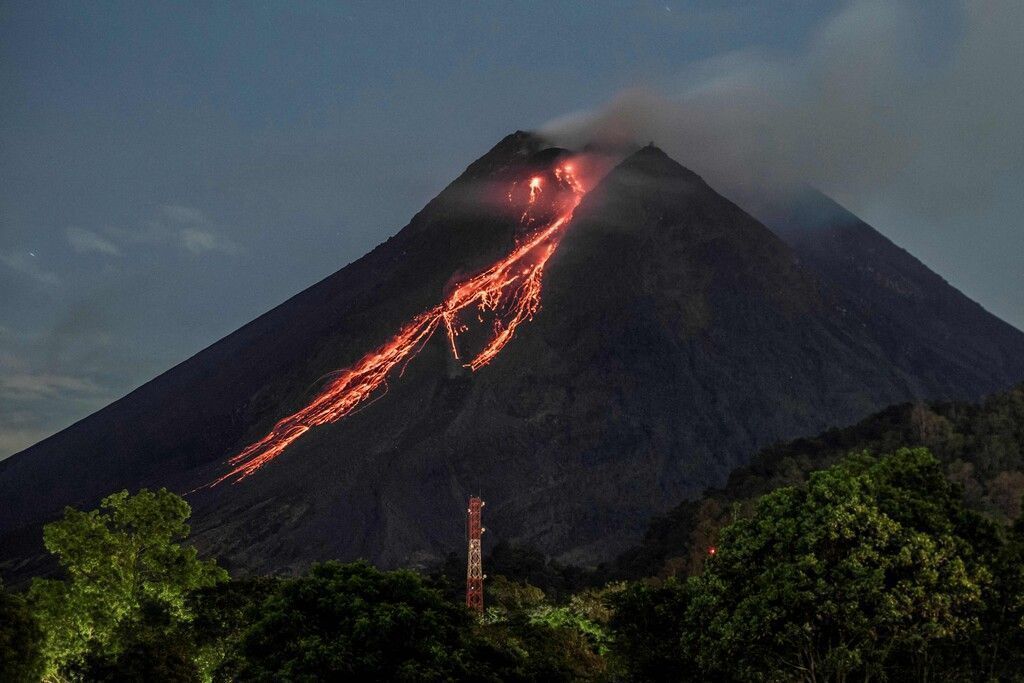 Neues Lava-Spektakel am Vulkan Merapi auf Java