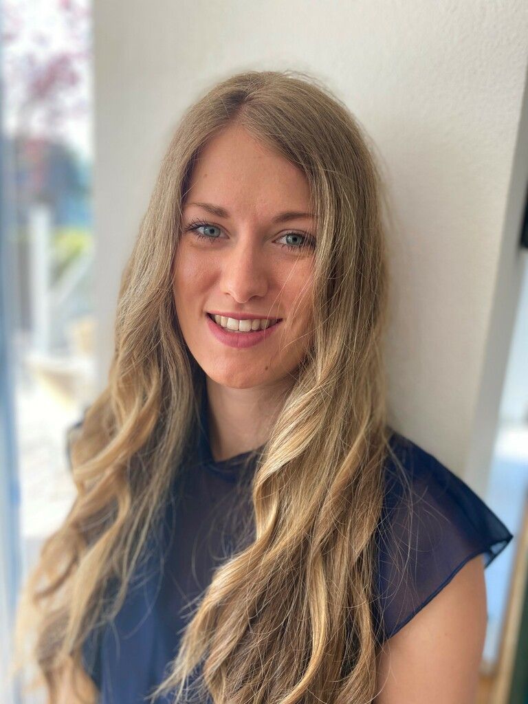 Junge Powerfrau auf Erfolgskurs