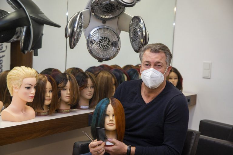 Vorarlberger Friseure vor dem Neustart zwischen Hoffen und Bangen. »D1