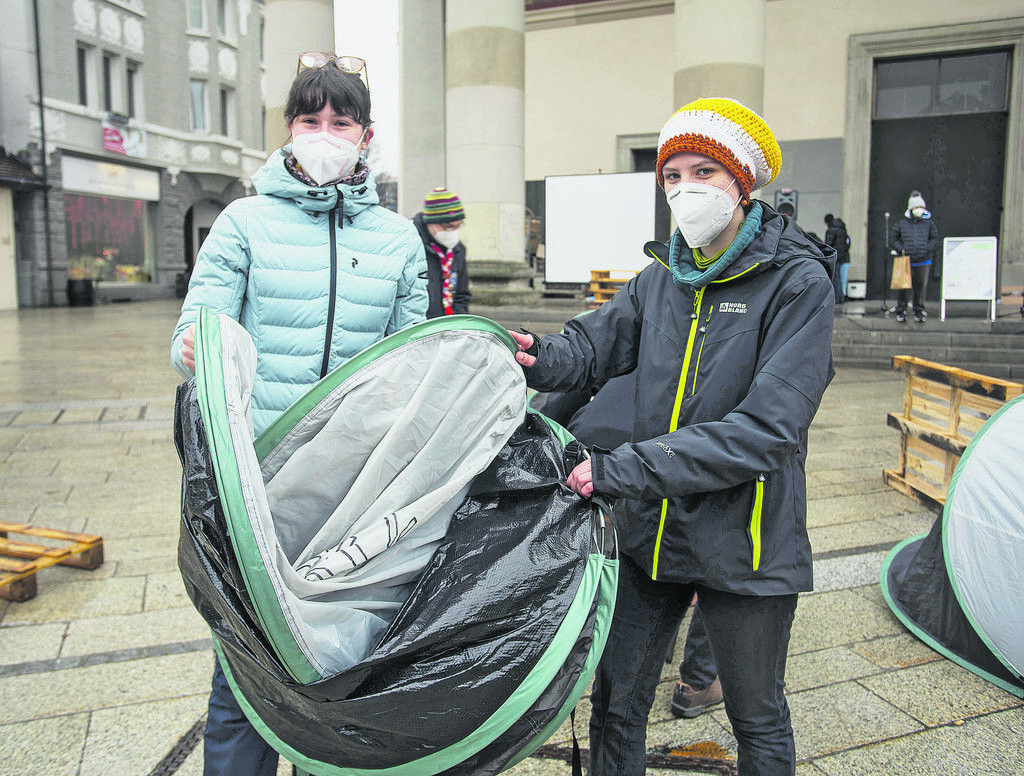Flüchtlingslager bei minus sechs Grad