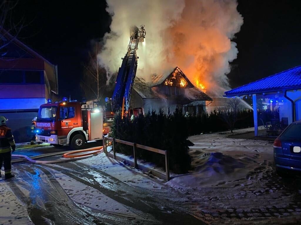 Flammeninferno in Feldkirch: Wohnhaus zerstört. »A12