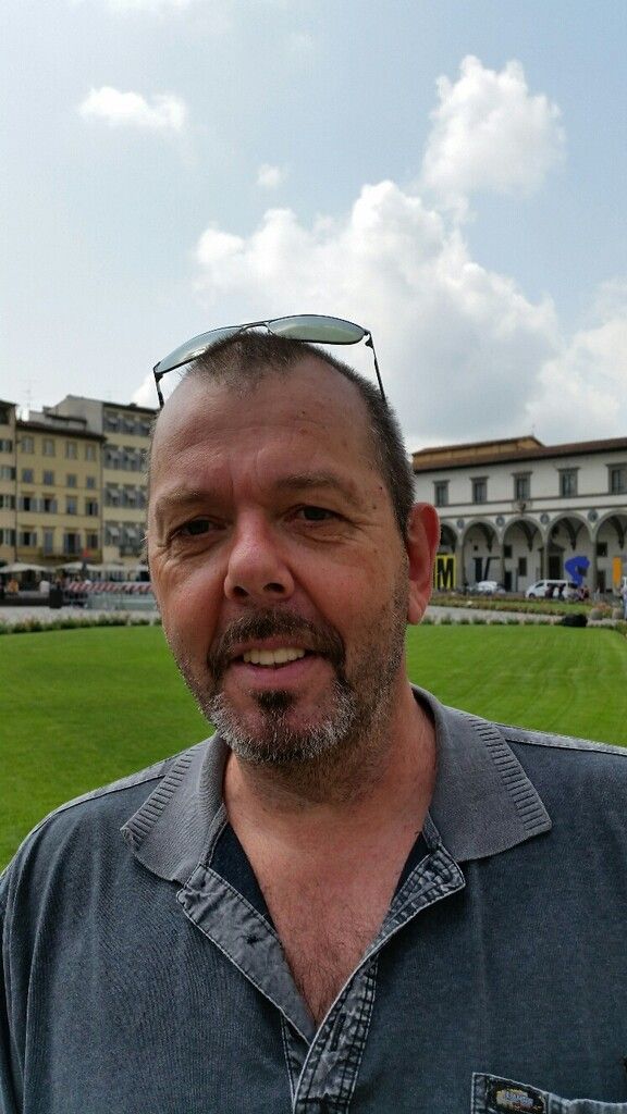 Marco Balzano Ich bleibe hier, Diogenes Verlag, 22,70 Euro: Der Stausee kommt, und alle gehen. Doch Trina bleibt. Eine zu Herzen gehende Geschichte aus Südtirol, eine Ermutigung zum Widerstand. Balzano erzählt unaufgeregt, realistisch. Sehr zu empfehlen.Joachim Meyerhoff Hamster im hinteren Stromgebiet, Kiepenheuer & Witsch, 24,70 Euro: Vom Krankenbett aus berichtet der Autor über die Bewältigung des Schocks durch Erinnerungen an Begebenheiten seines Lebens und über den Zustand, plötzlich Patient zu sein. Ein tolles Buch, sehr lesenswert auch für jeden, der beruflich oder privat mit dem Thema Schlaganfall konfrontiert ist.Ingrid Brodnig Einspruch, Brandstätter Verlag, 20 Euro: Verschwörungsmythen und Fake News kontern - in der Familie, im Freundeskreis und online. Ingrid Brodnig klärt über Lügengeschichten, Mobbing und Hass in unserer zunehmend digitalen Welt auf. Top aktuell!Thomas Steiner, Buchhandlung Ländlebuch, Bregenz, 05574/24060, www.laendlebuch.at