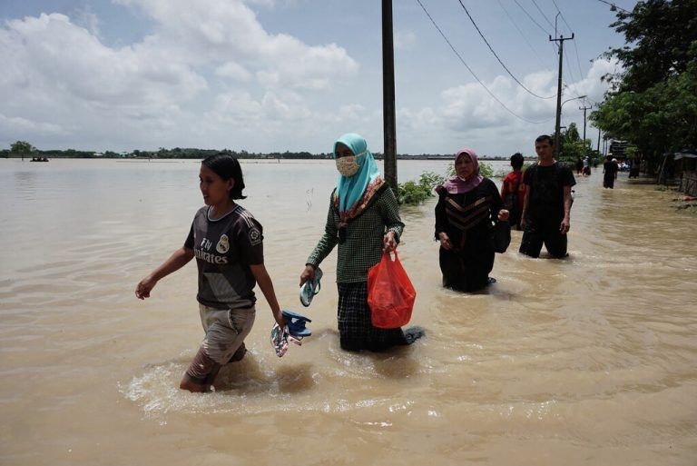 Massive Regenfälle lösten die Überflutungen in Bekasi (West-Java) aus. AFP