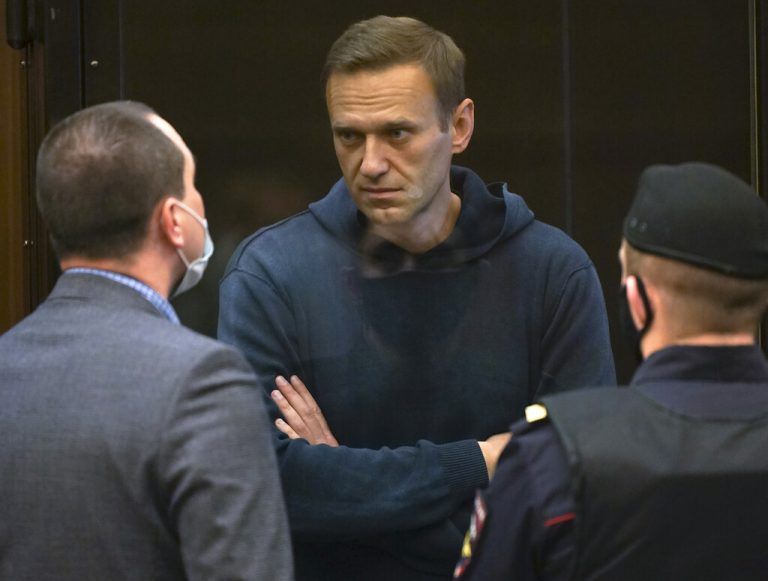 Nawalny soll für fast drei Jahre ins Straflager. Moscow city court/AP