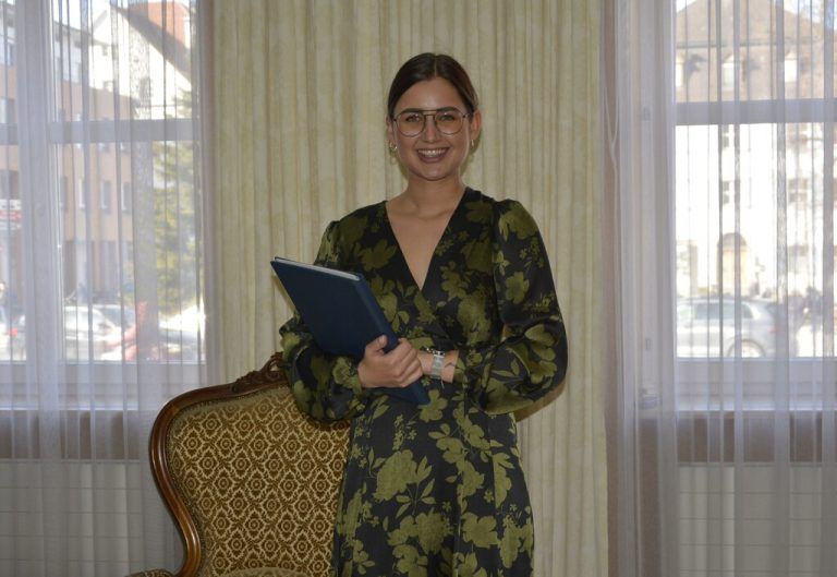 Nina Heinzle vom Standesamt Dornbirn wünscht sich bald wieder normale, festliche Trauungen – vor allem für die Brautpaare.<span class="copyright">EH</span>