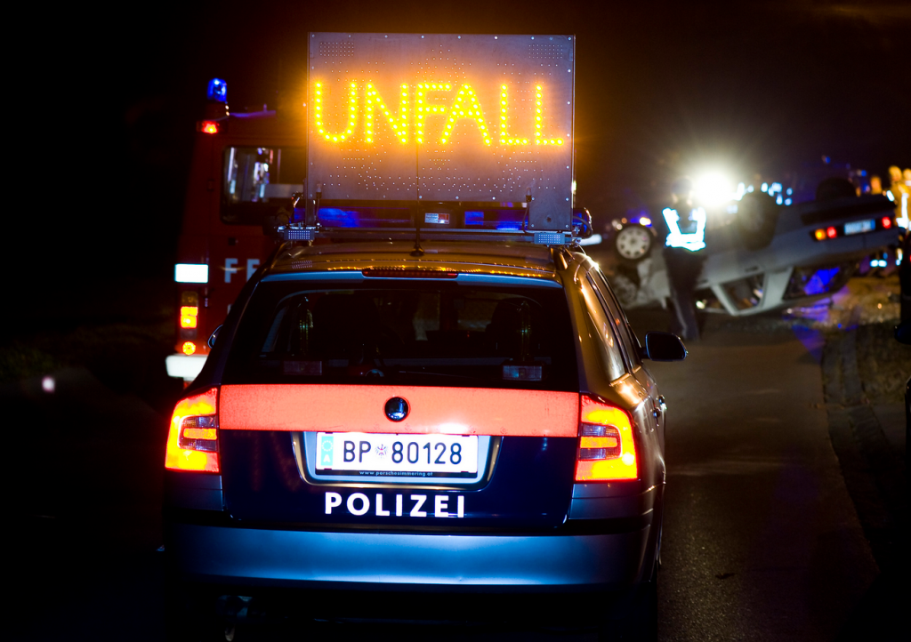 Mutter und Sohn bei Unfall auf Rheintalautobahn verletzt