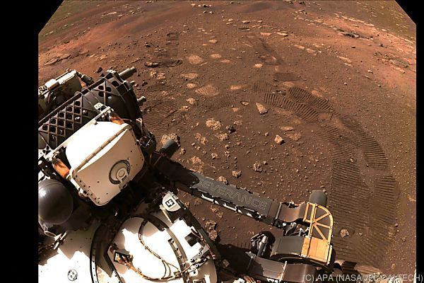 Mars-Rover &#8220;Perseverance&#8221; fuhr erstmals über Roten Planet