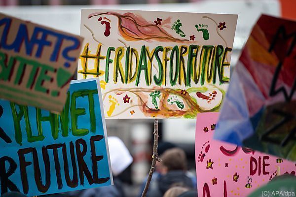 Fridays For Future gehen für Klimaschutz auf die Straße