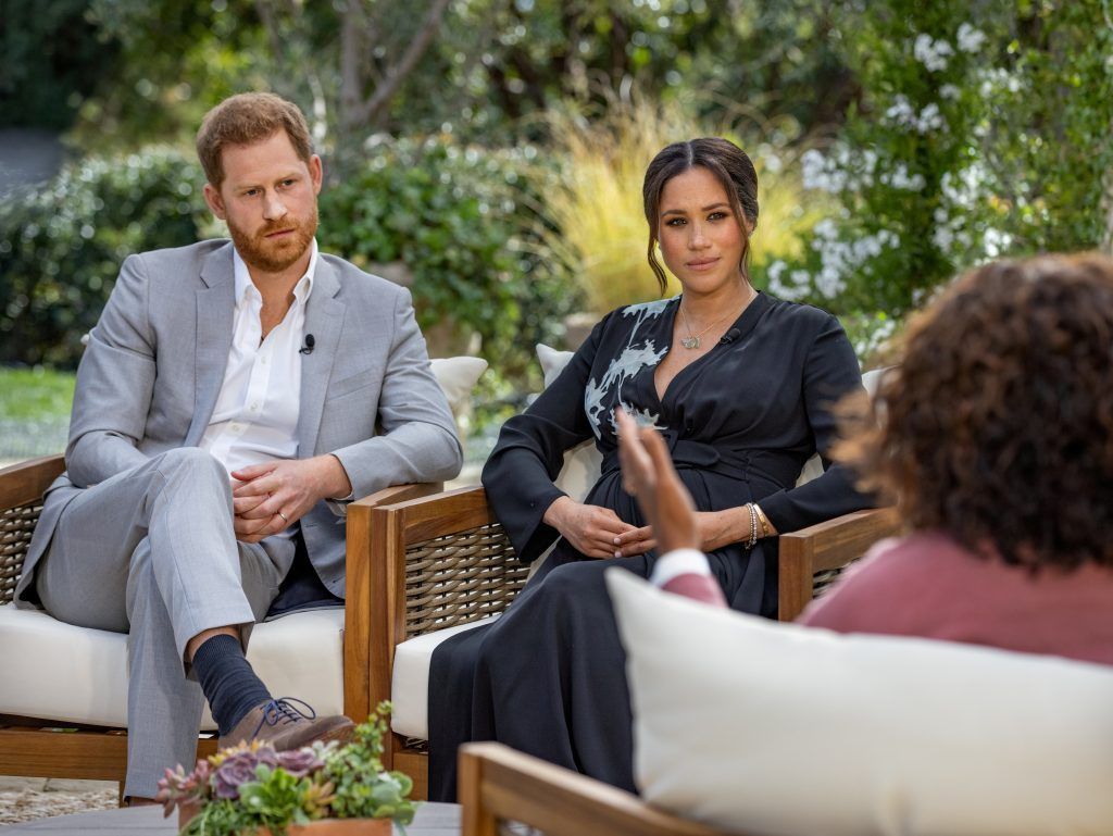 Offene Kritik am Königshaus: Prinz Harry und Meghan packten im Interview aus. »C8
