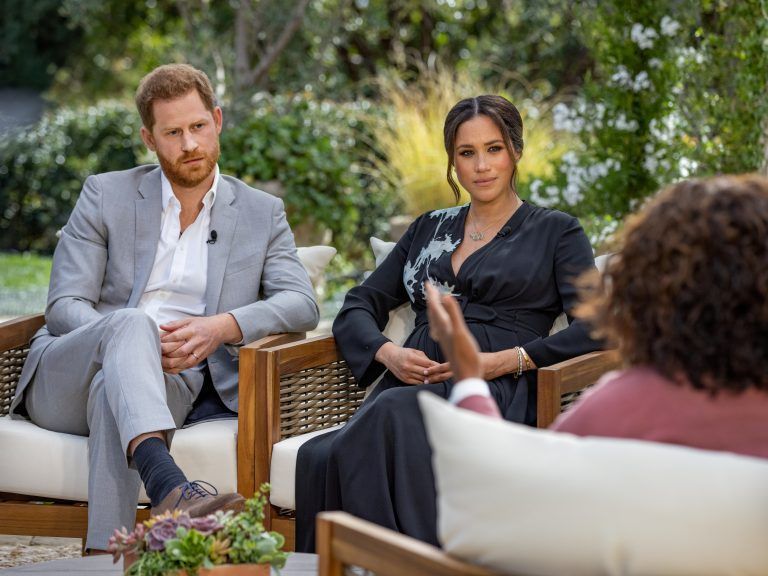 Offene Kritik am Königshaus: Prinz Harry und Meghan packten im Interview aus. »C8