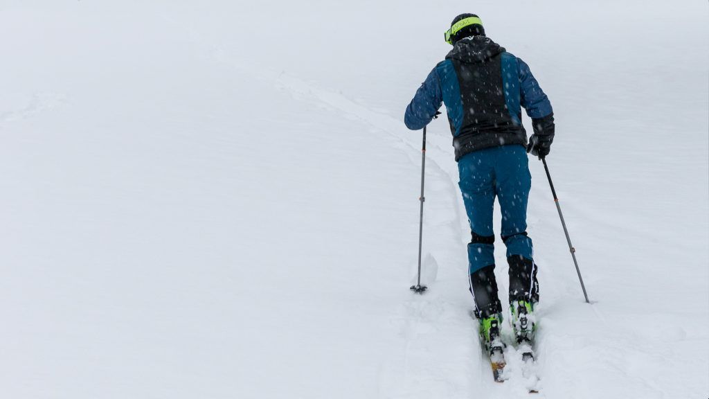 Drei Tourengeher in Laterns von Schneebrett verschüttet
