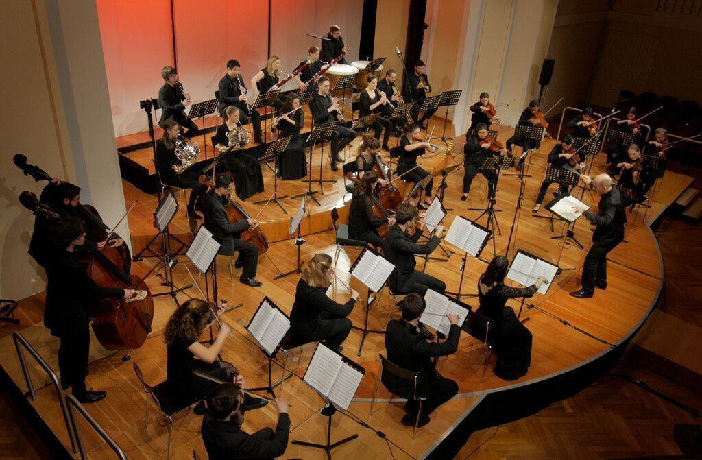 Sinfonieorchester blüht online auf