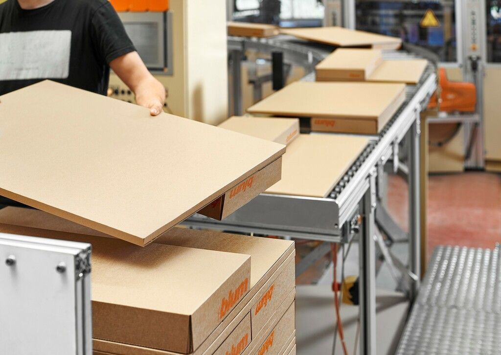 Blum setzt auf nachhaltiges Holz