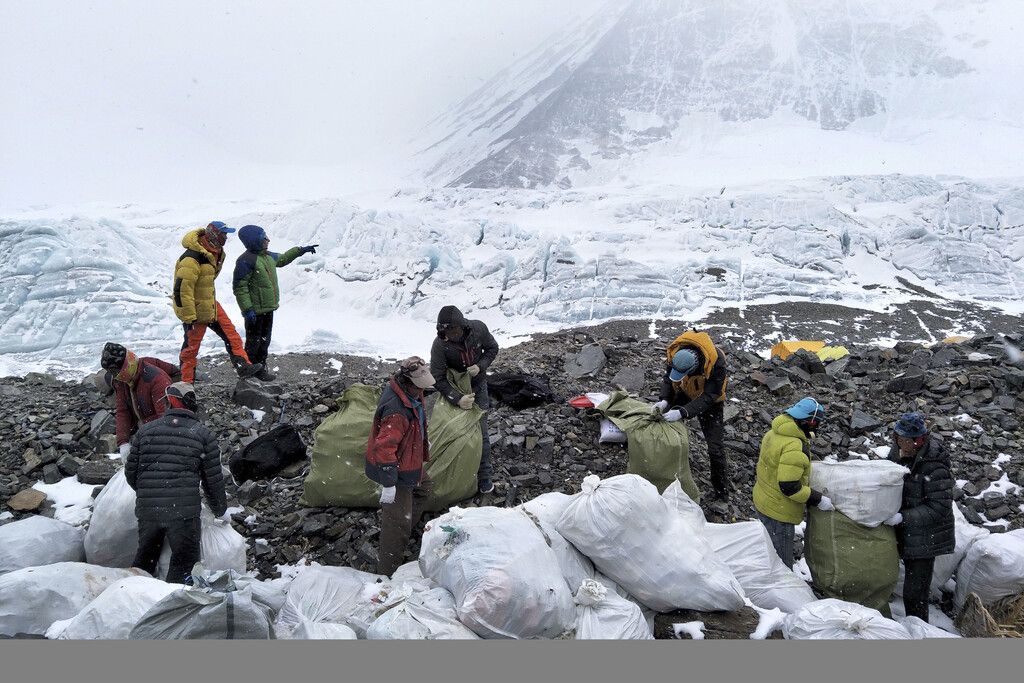 Kunst aus Müll vom Everest