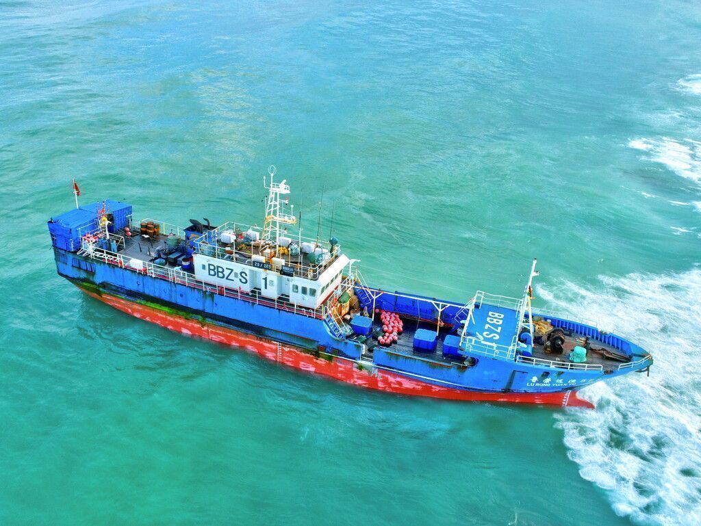 Schiff mit 130 Tonnen Öl vor Mauritius auf Grund gelaufen
