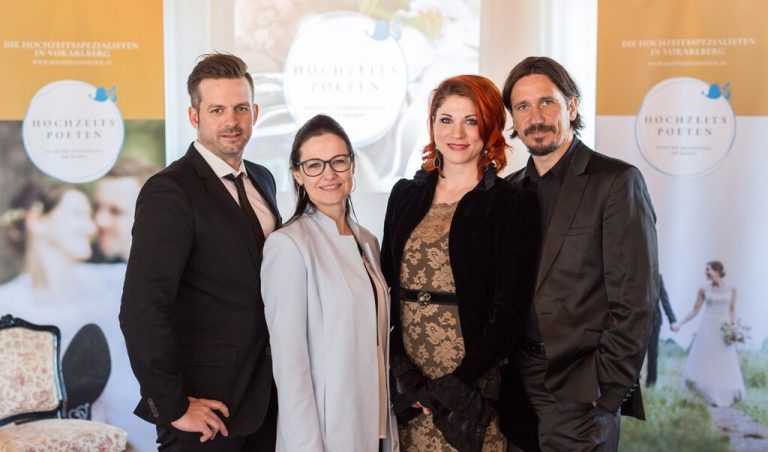 Die Gründerinnen und Gründer der Hochzeitspoeten: Manuel Riesterer, Gabi Micheluzzi, Nina Fleisch und Alexander Sonderegger. Hochzeitspoeten