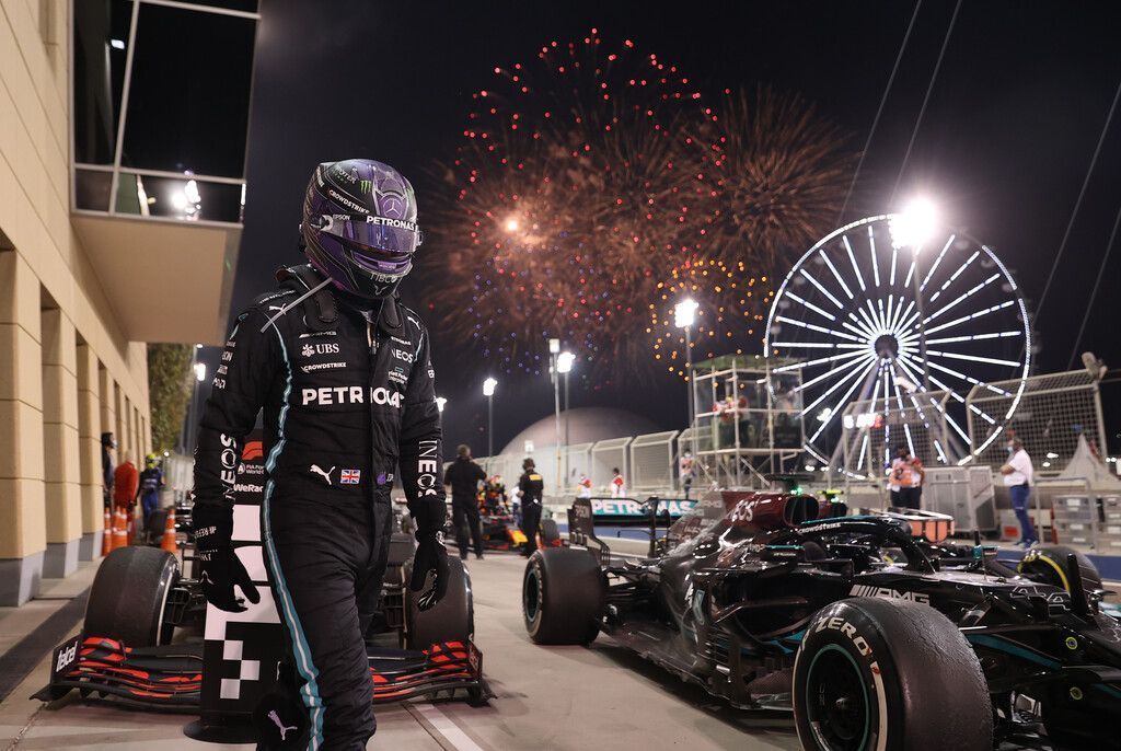 Lewis Hamilton siegt beim Saisonauftakt