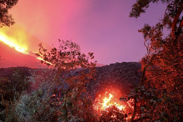 In Guatemala spuckt der ausgebrochene Vulkan Pacaya südlich von Guatemala-Stadt Lava. AFP