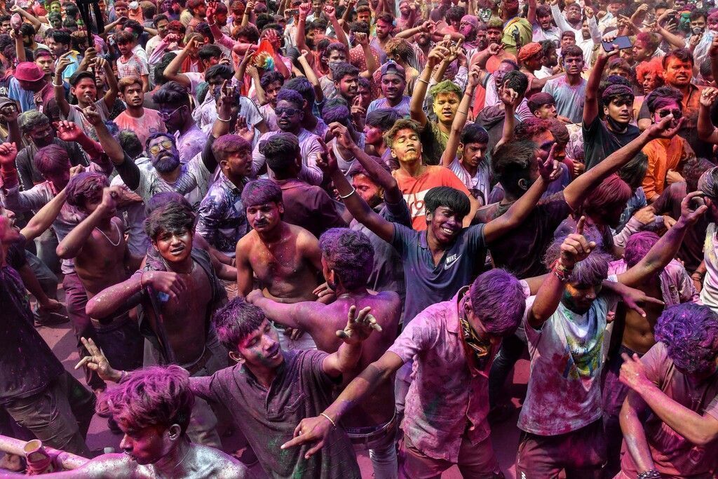 Indien feiert trotz Corona Holi-Fest