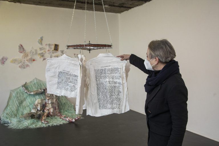 Die bekannte Schriftstellerin Monika Helfer offenbart ein weiteres Ausdrucksmittel. »D4