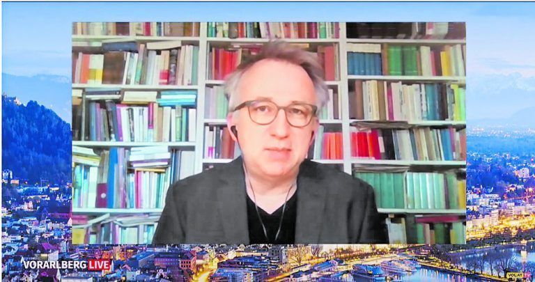 Peter Klien als Gast der Sendung „Vorarlberg LIVE“ von vol.at und vn.at: „Satire darf alles, bis auf zwei Sachen, das Strafrecht brechen und langweilig sein.“