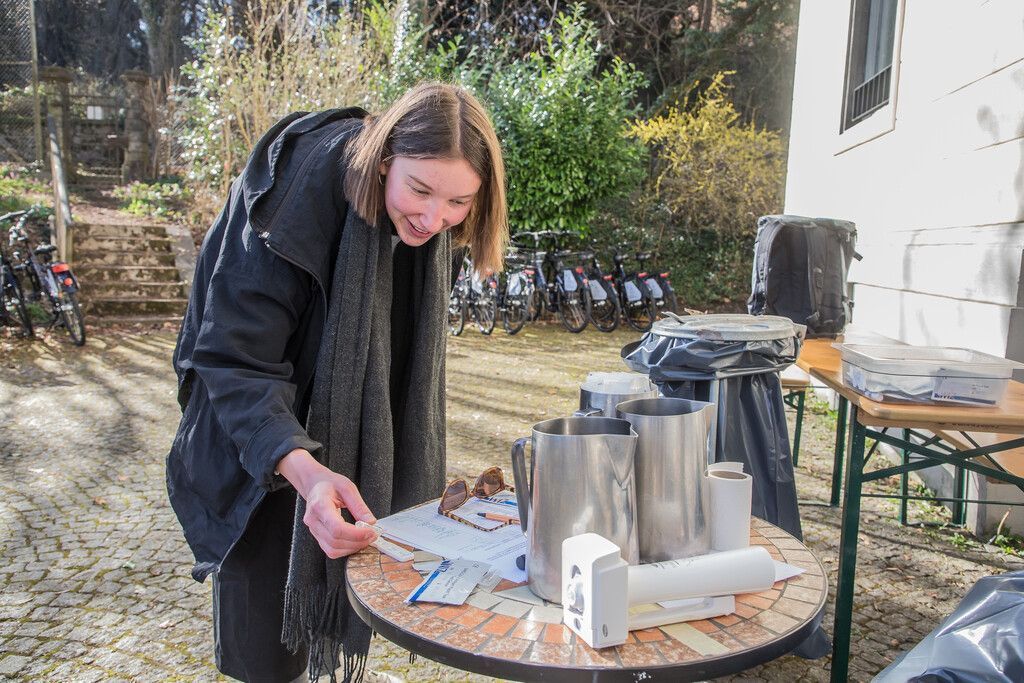 Die Poolbar wirft den Generator an