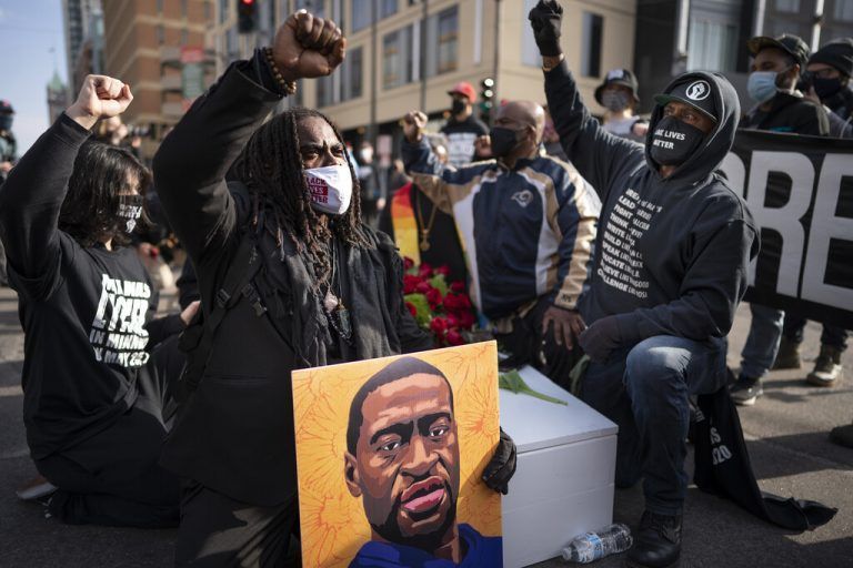Vor fast einem Jahr starb der Afroamerikaner bei einem brutalen Polizeieinsatz. Sein Tod löste weltweit Entsetzen aus. AP