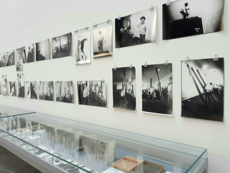 Wien hat Joseph Beuys wegen seiner geopolitischen Lage, aber auch wegen der hiesigen Kunstszene interessiert. Er kam erstmals 1966 in die Bundeshauptstadt. apa