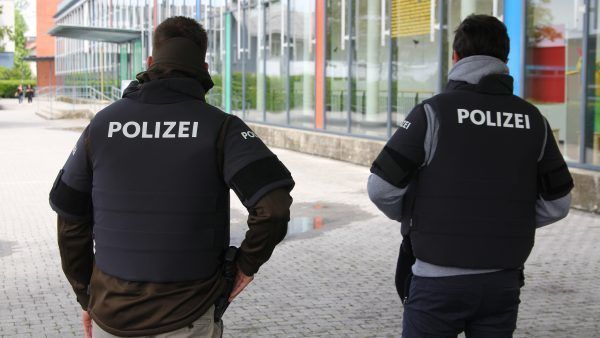 Polizeieinsätze an Schulen nur bei „Gefahr in Verzug“ - Vorarlberger ...