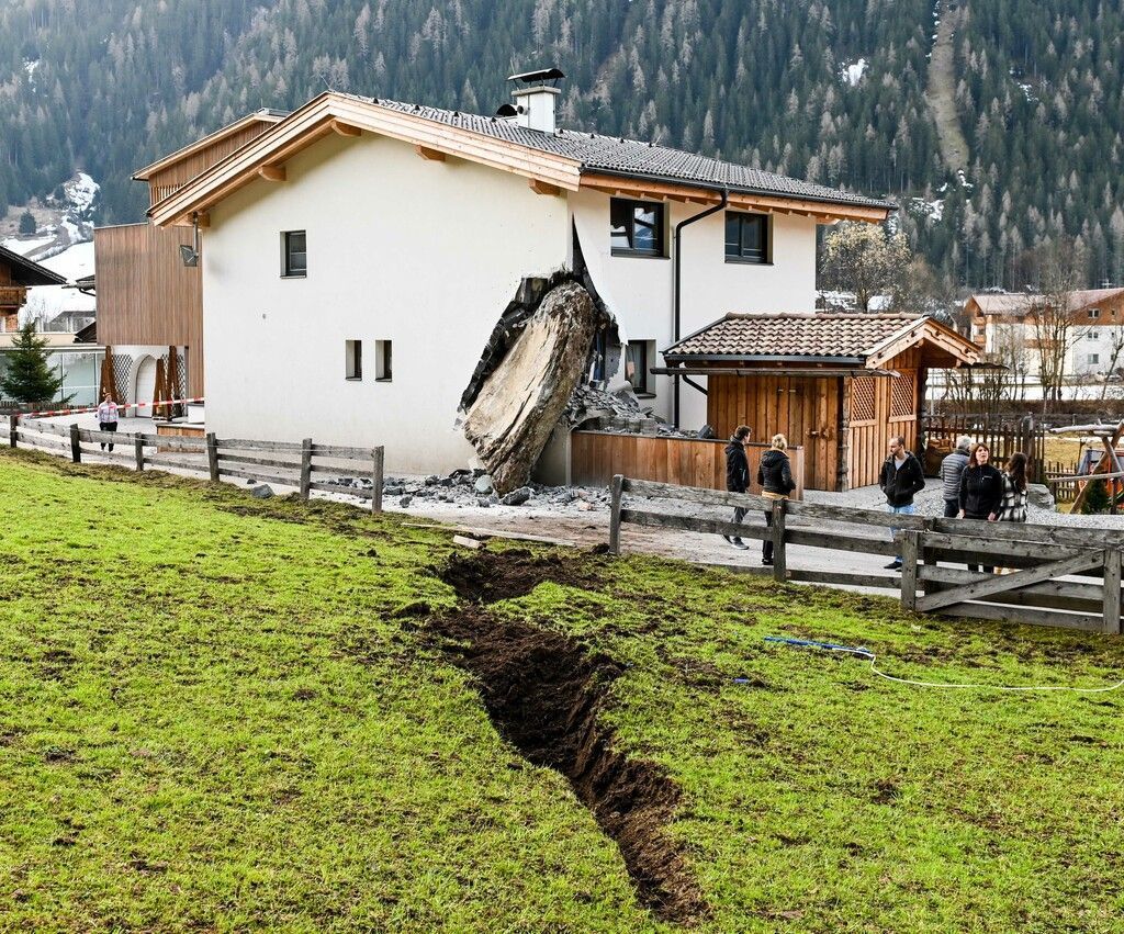 Riesiger Felsblock donnerte in Stubaitaler Haus