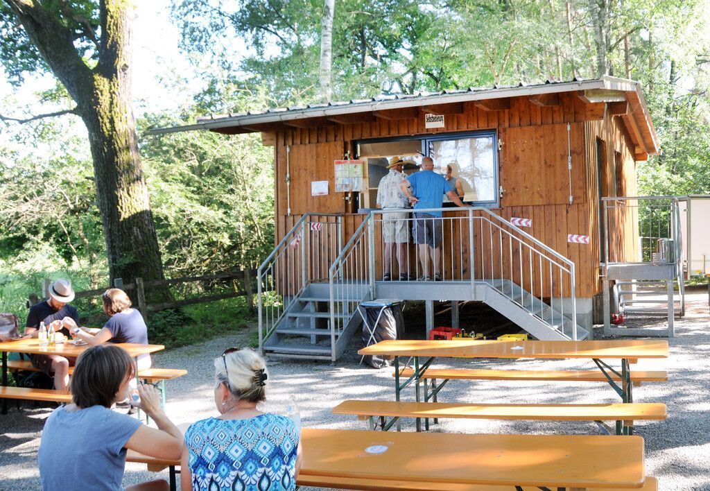 Sonne sorgt für Strom beim Gaißauer Rheinholzkiosk