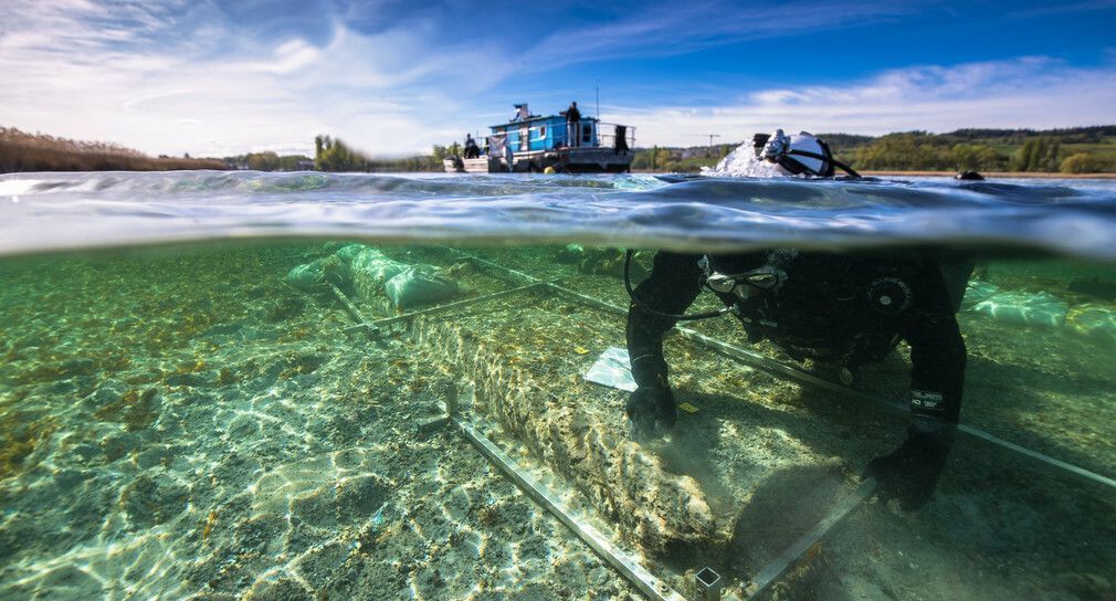 Forscher holen Ur-Boot aus dem Bodensee
