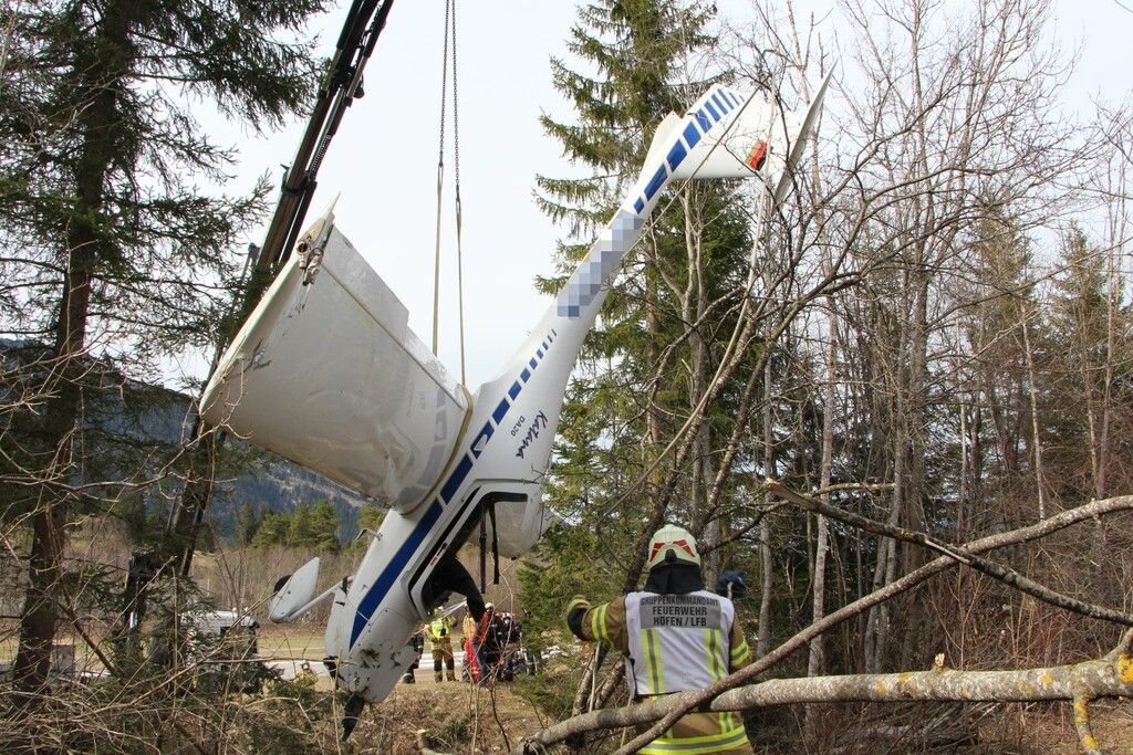 Bruchlandung in einem Waldstück
