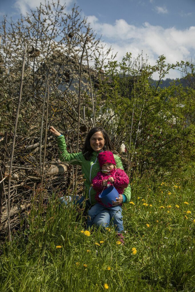 Gartenberaterin Caroline Büsel weiß um die Vorteile eines Totholzhaufens. »A8, 9
