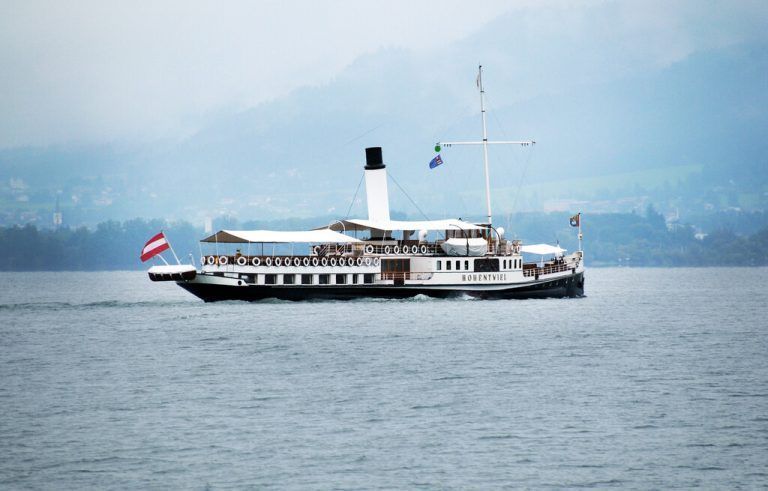 <p class="caption">Nostalgie-Schiff "Hohentwiel". </p><p class="caption">