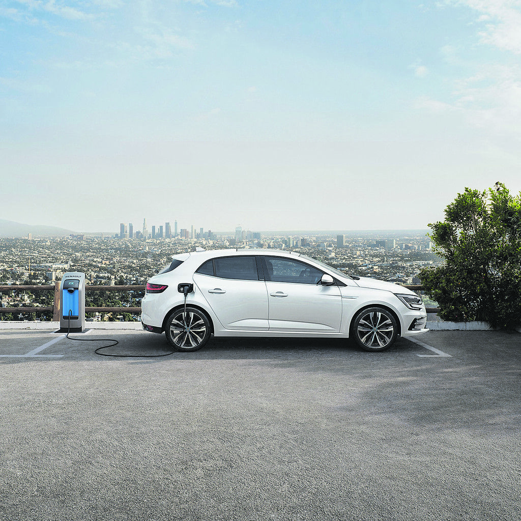 Autonews der Woche Renault setzt Elektrifizierungsstrategie fort / Honda hat den HR-V komplett neu gestaltet / Tesla bleibt größter Elektroautohersteller der Welt