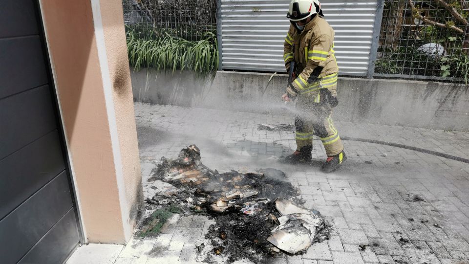 Containerbrand in Altach von Anrainer gelöscht