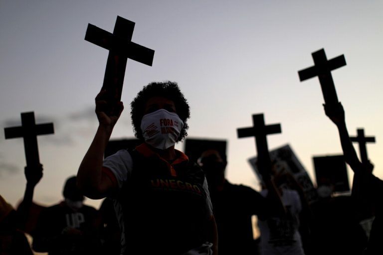133 Jahre nach der Abschaffung der Sklaverei in Brasilien protestieren Aktivisten in Brasilia gegen Rassismus und Polizeigewalt. REUTERS