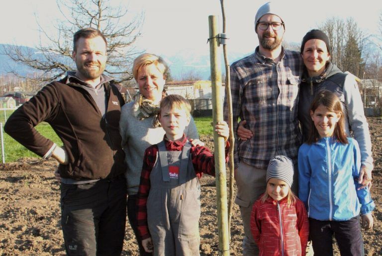 180 Walnussbäume wurden von den Familien Becvar und Domig gepflanzt. PRIVAT