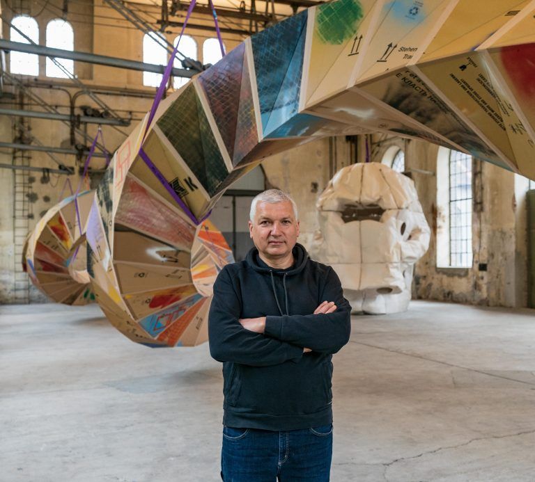 Peter Sandbichler mit den Großobjekten im Kunstraum Dornbirn. <span class="copyright">Stiplovsek</span>