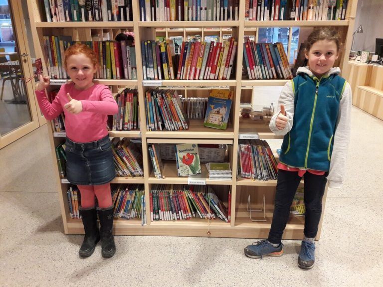 8500 Medien stehen für alle Nüziger Leseratten in der Bibliothek im Bildungscampus bereit.Gemeinde